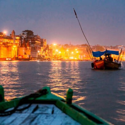 ganga arti boat ride in varanasi