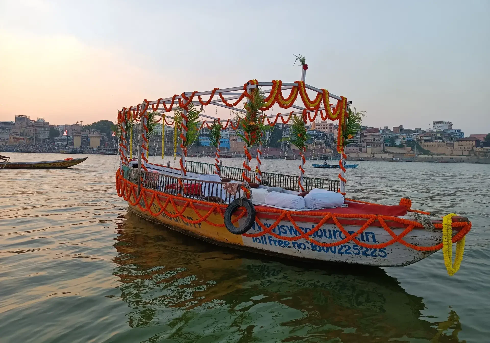 small & medium Boat ride varanasi